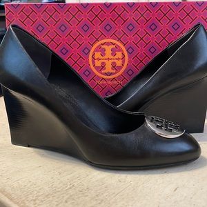Tory Burch Alice Black/Silver 85MM Wedge with Dust Bag EUC